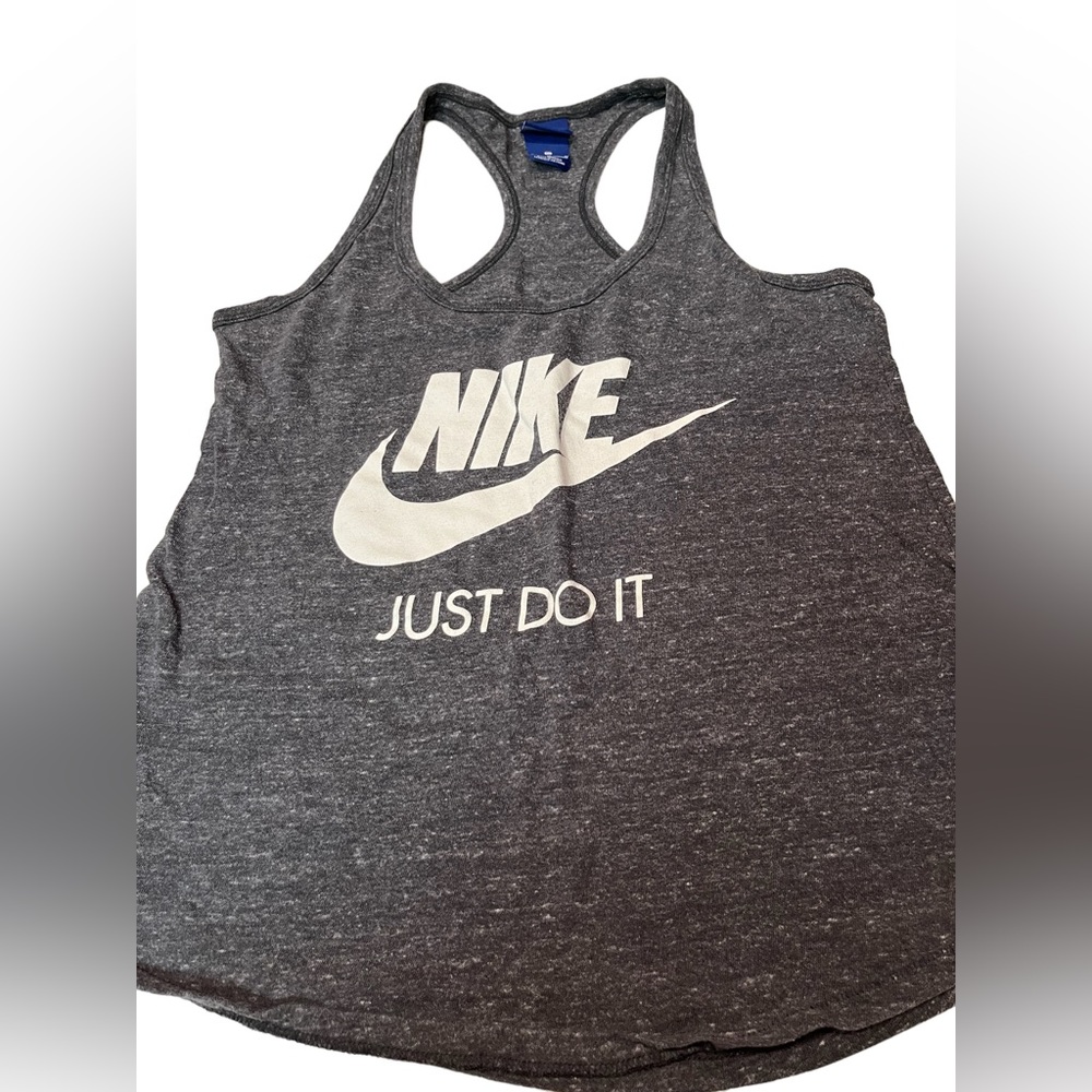 2 Nike Women’s Tank Tops Size M Medium